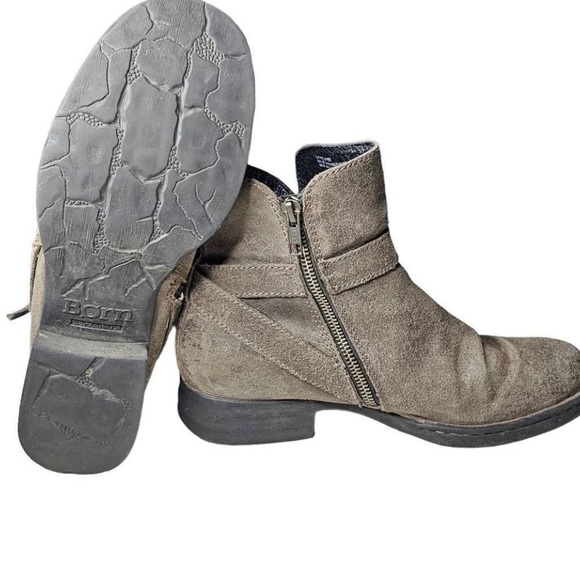 Women's size 8 Born Maidread Grey
Suede Booties Ankle Boot - Picture 2 of 6